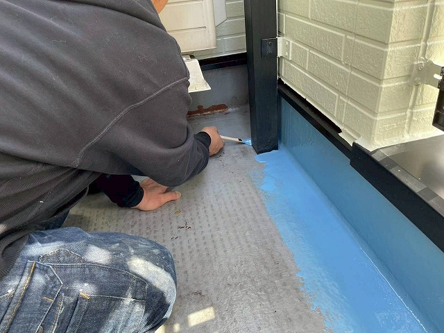 明石市のベランダの柱部分の塗装